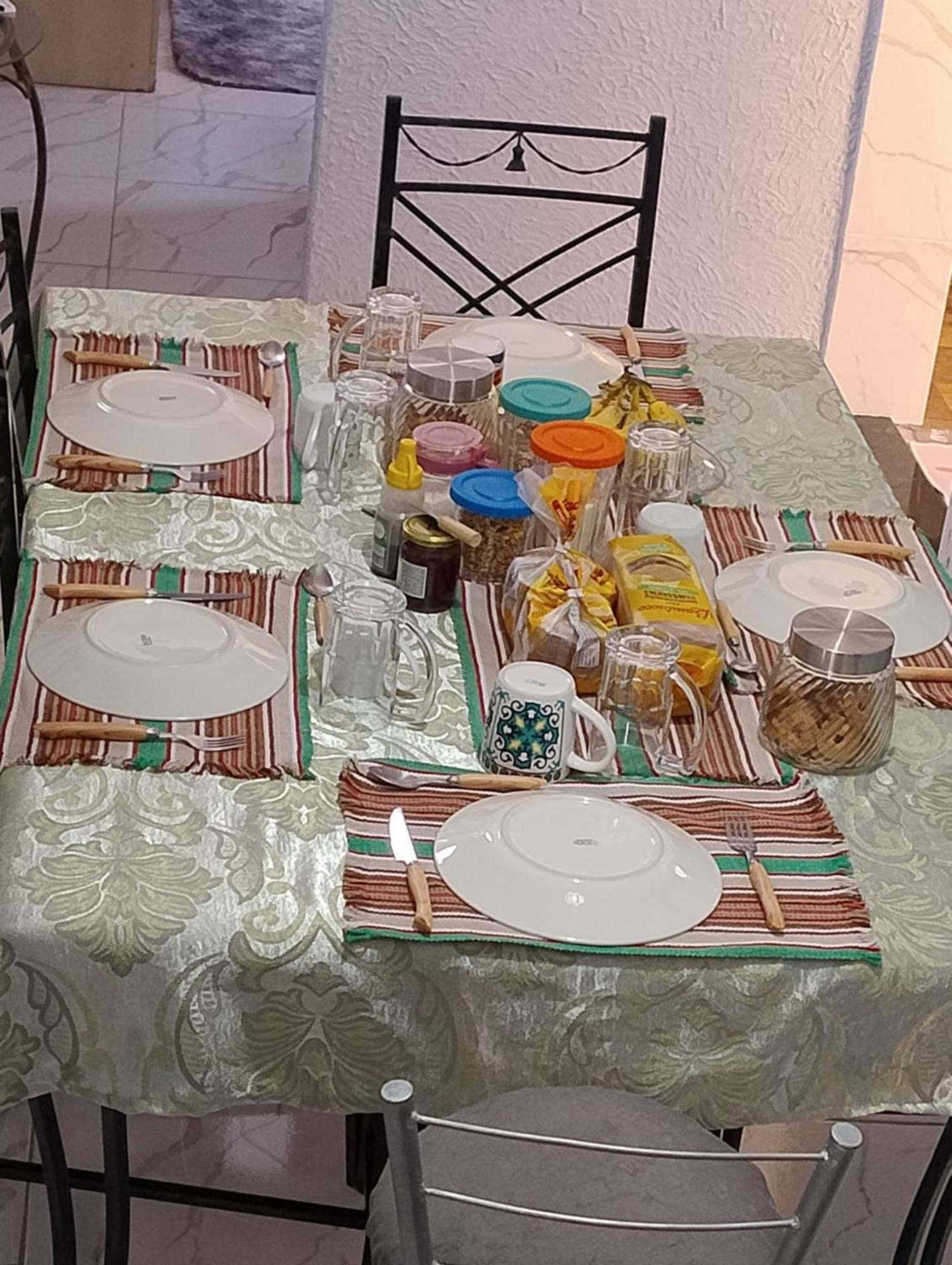 / Adriana- Com Café Da Manha.