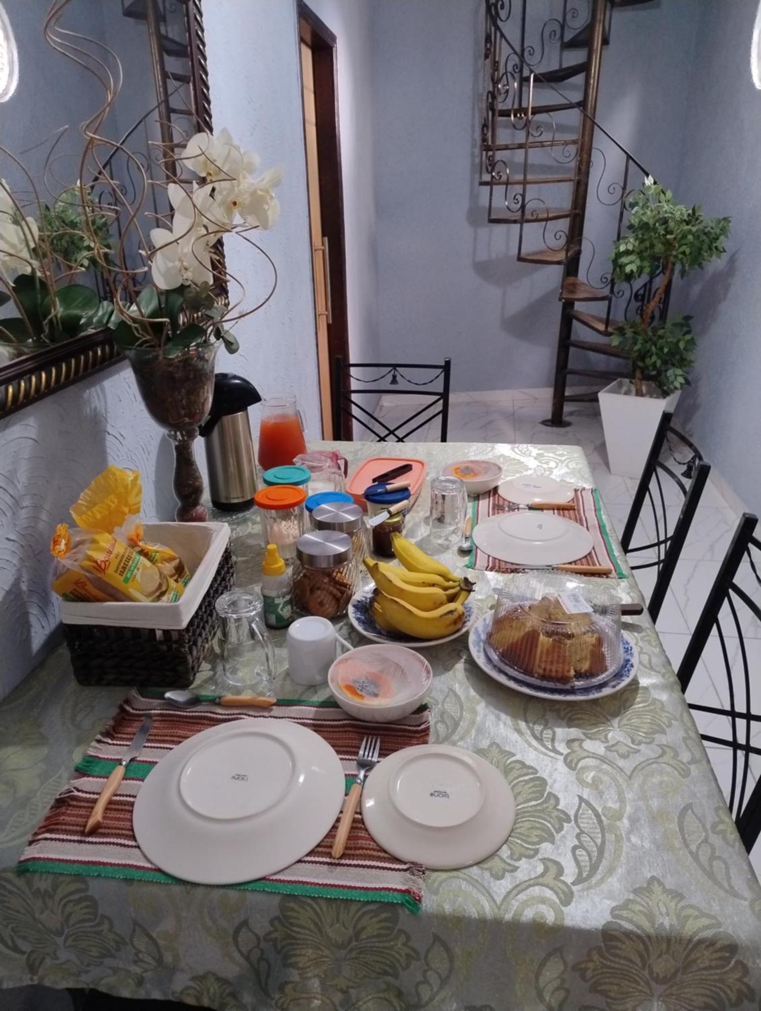 / Adriana- Com Café Da Manha. Habitación en casa particular