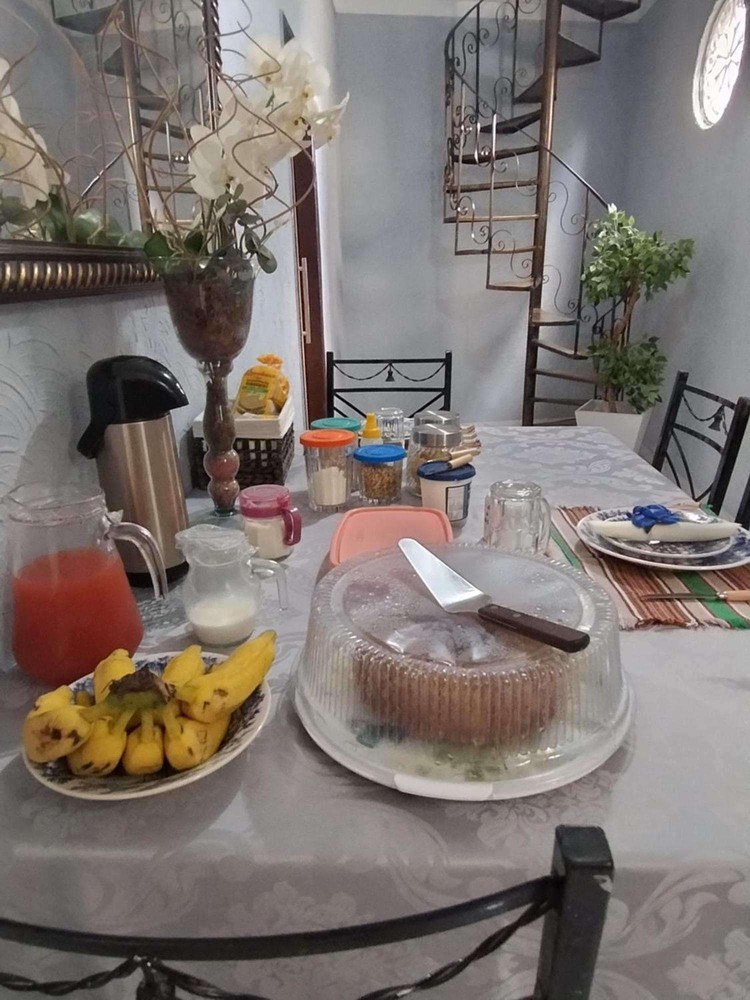 / Adriana- Com Café Da Manha.